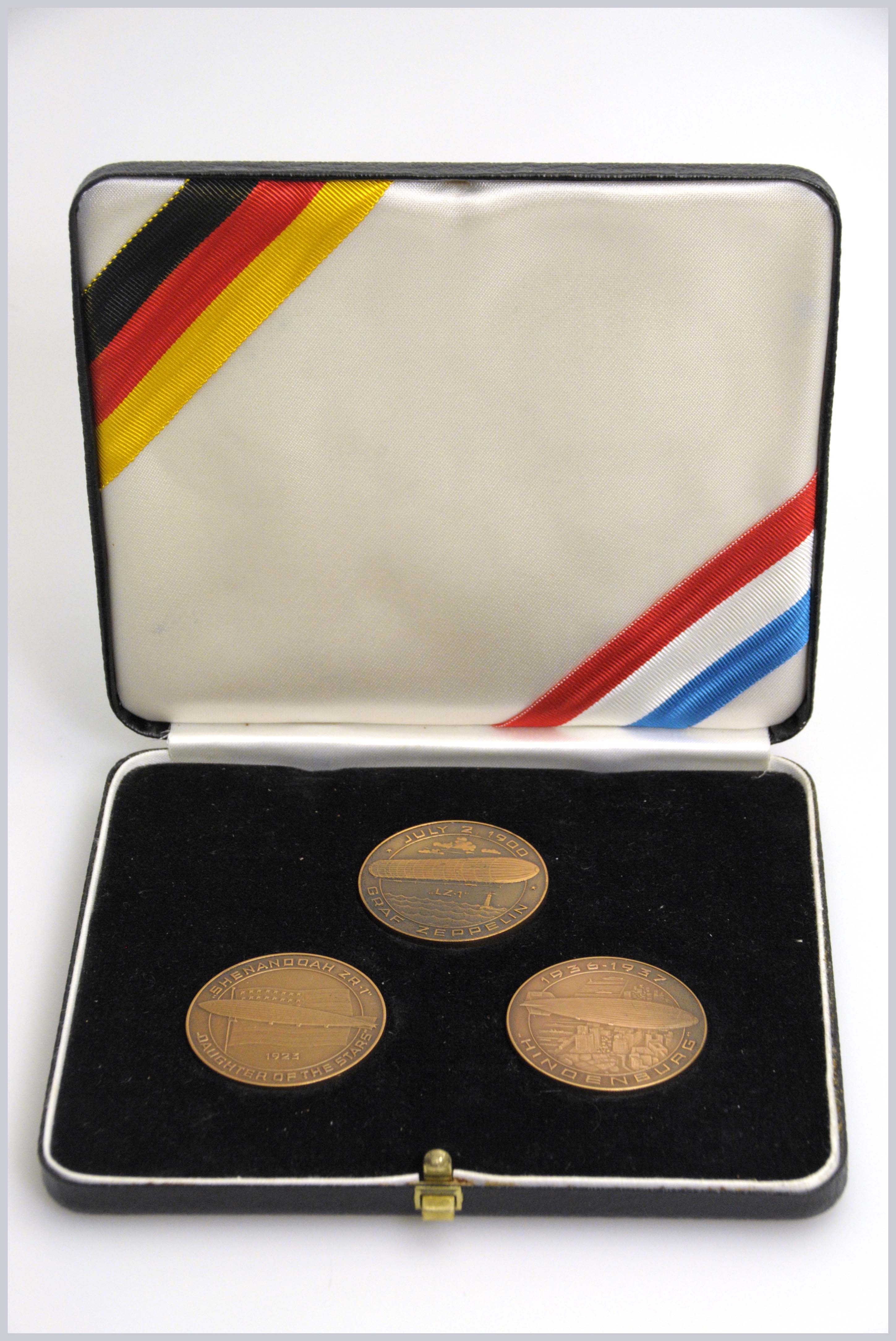 Lot 2351 - medaillen Sonstige Medaillen - Zeppelin -  Auktionshaus Ulrich Felzmann GmbH & Co. KG Coins single lots